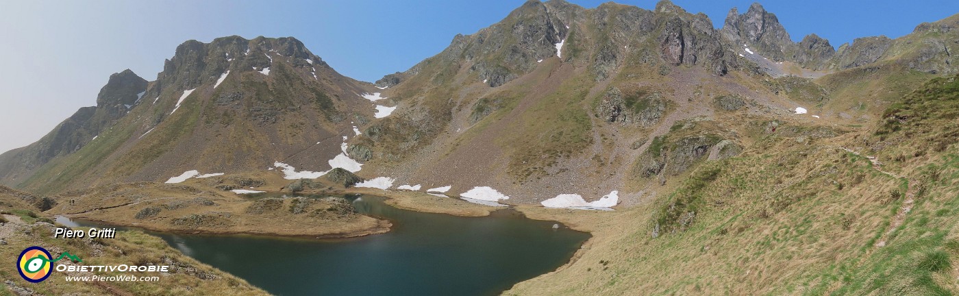 39 Panoramica sul Lago di Ponteranica inf. con da sx Triomen-Tribortoi-Valletto.jpg
